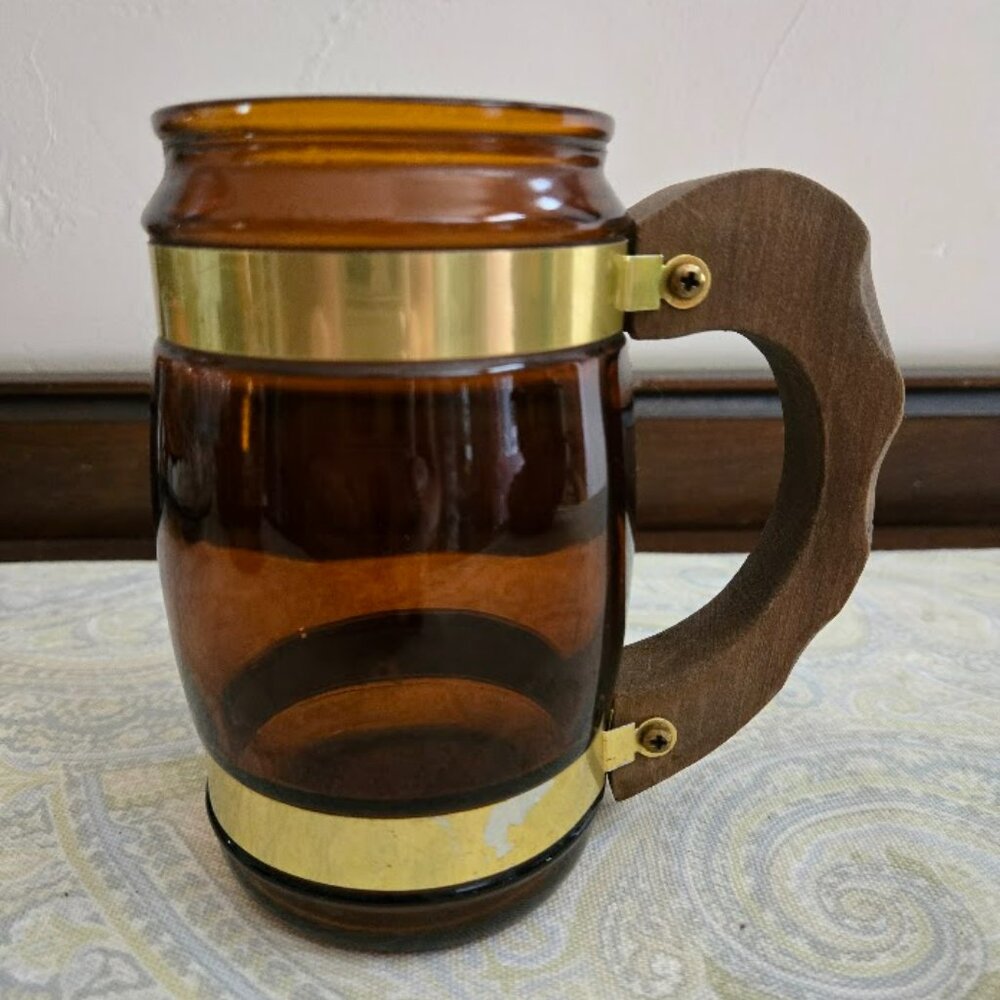 VINTAGE  Siesta Ware amber brown glass barrel mug with a wood handle.